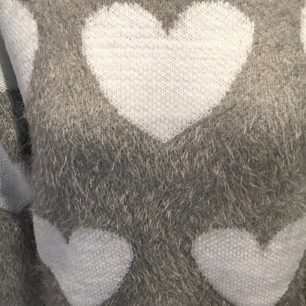 Fluffy Distressed Heart sweater❤️. HP 3/3🔥💥 - Picture 4 of 8